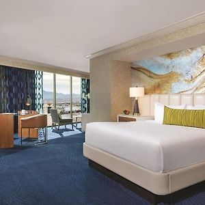 Executive King Suite Resort Queen Strip View